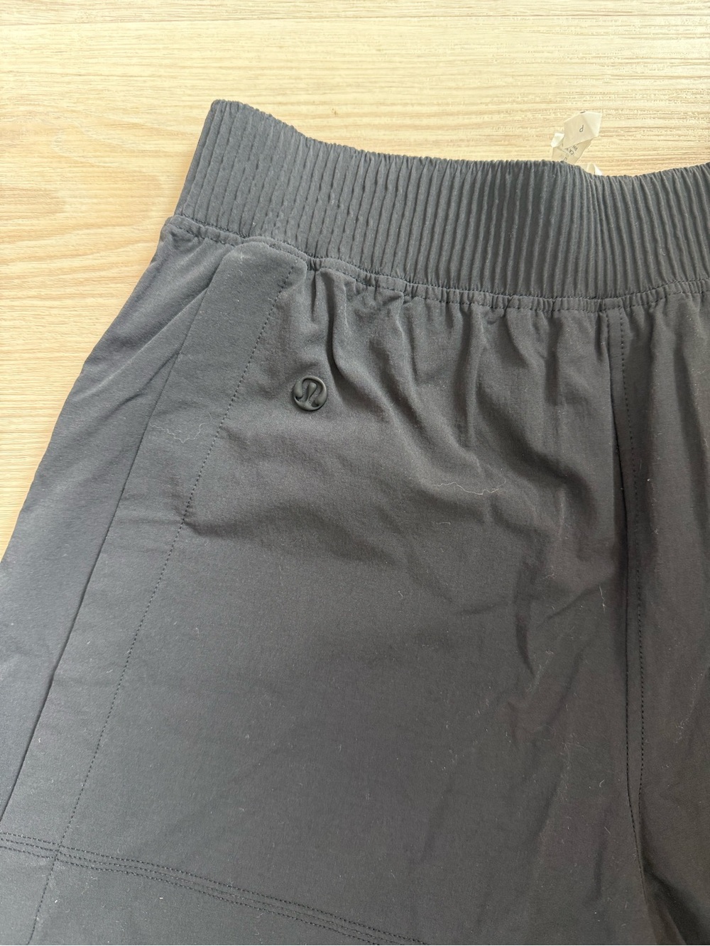 Lululemon Stretch Woven Relaxed-Fit High-Rise Short 4" NEW - Picture 4 of 7